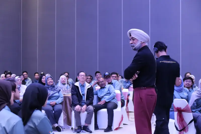 A Learning Edge trainer addressing a full room of employees during a culture programme session